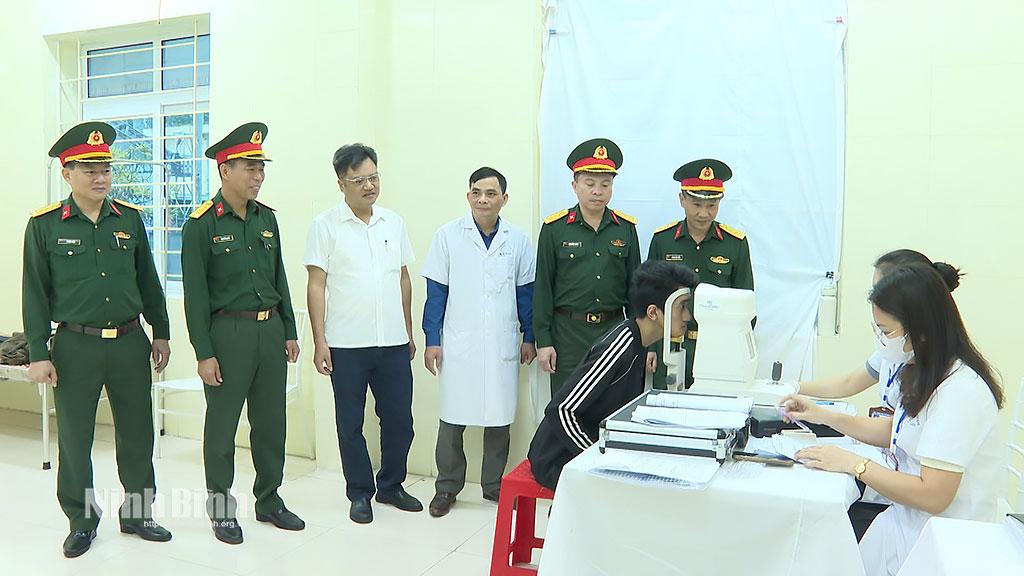 Kiểm tra công tác khám tuyển nghĩa vụ quân sự tại xã Thanh Liêm.