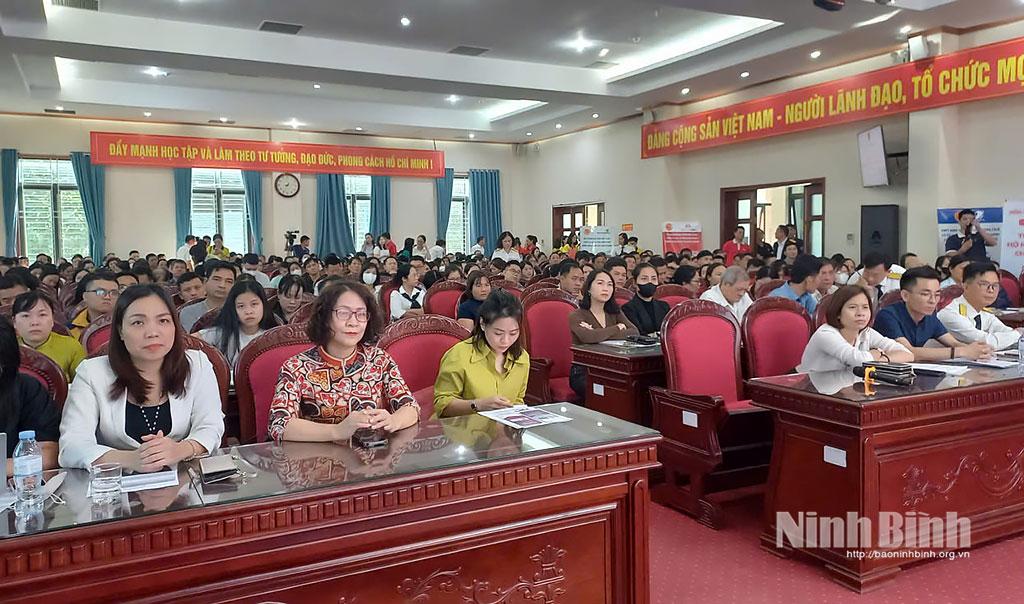 Các đại biểu dự hội nghị.