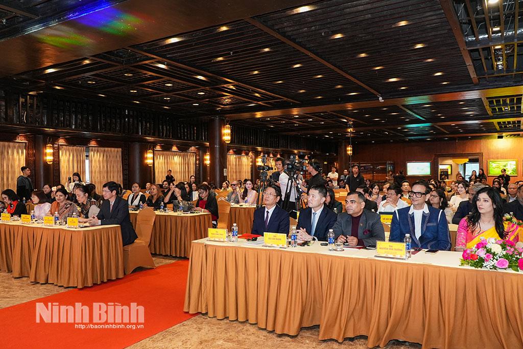 Các đại biểu dự hội nghị.