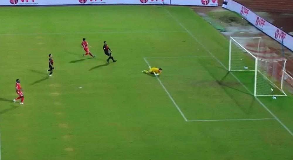 Bàn mở tỷ số của Hữu Nam.