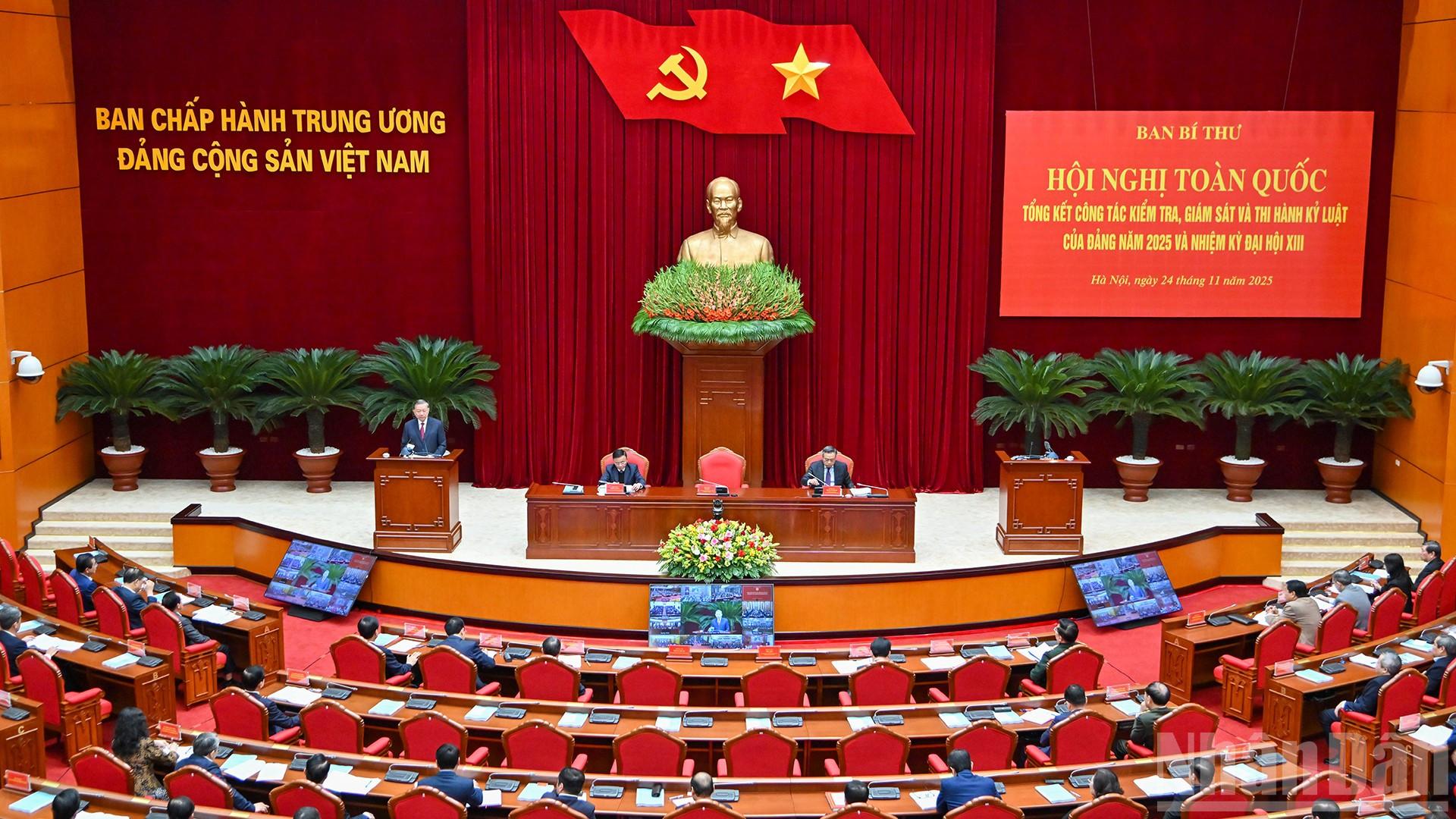 Quang cảnh Hội nghị toàn quốc tổng kết công tác kiểm tra, giám sát và thi hành kỷ luật của Đảng năm 2025 và nhiệm kỳ Đại hội XIII tại Trụ sở Trung ương Đảng. Ảnh: Báo Nhân Dân