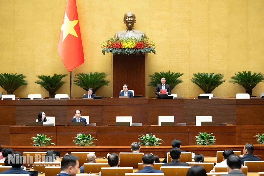 Quang cảnh phiên thảo luận tại Hội trường Diên Hồng ngày 26/11. Ảnh: CTV