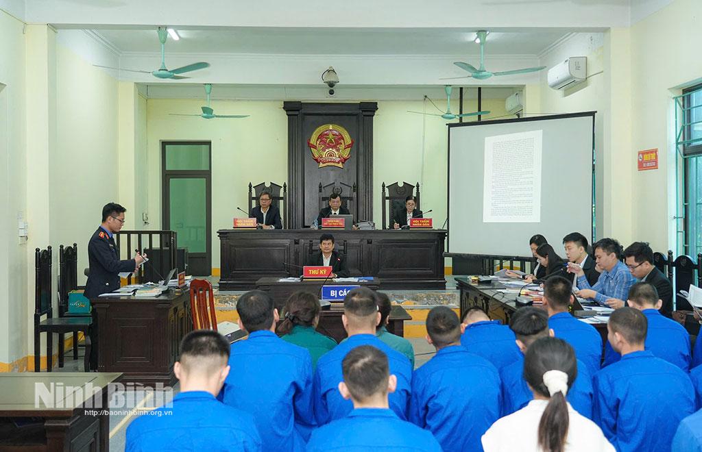 Quang cảnh phiên tòa.