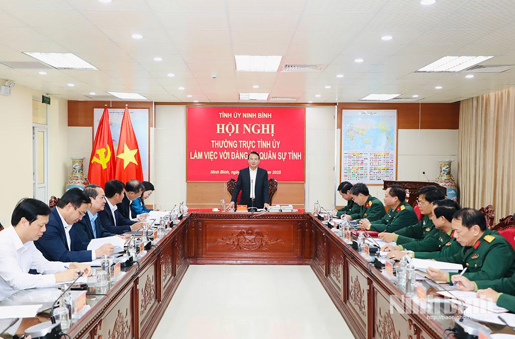 Quang cảnh buổi làm việc.