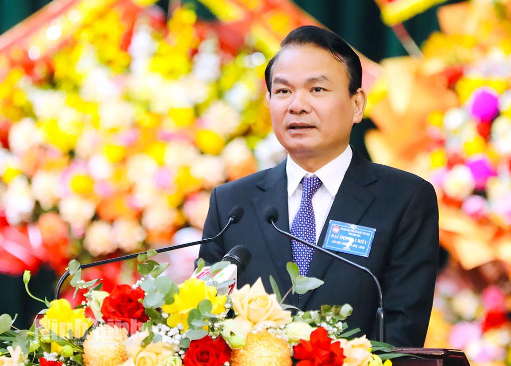 Đồng chí Đặng Xuân Phong, Ủy viên Trung ương Đảng, Bí thư Tỉnh ủy, Trưởng Đoàn đại biểu Quốc hội tỉnh phát biểu tại Đại hội.