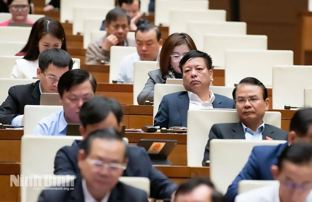 Các đại biểu Quốc hội tham dự phiên thảo luận tại Hội trường Diên Hồng ngày 2/12.