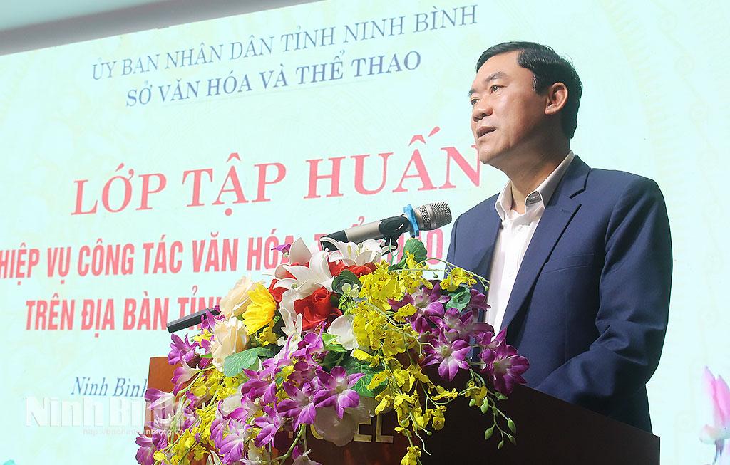 Đồng chí Ngô Thanh Tuân, Phó Giám đốc Sở Văn hóa và Thể thao phát biểu khai mạc lớp tập huấn.