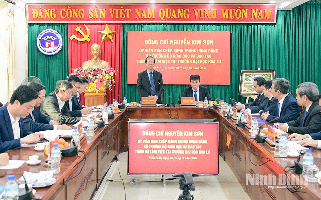 Quang cảnh buổi làm việc.