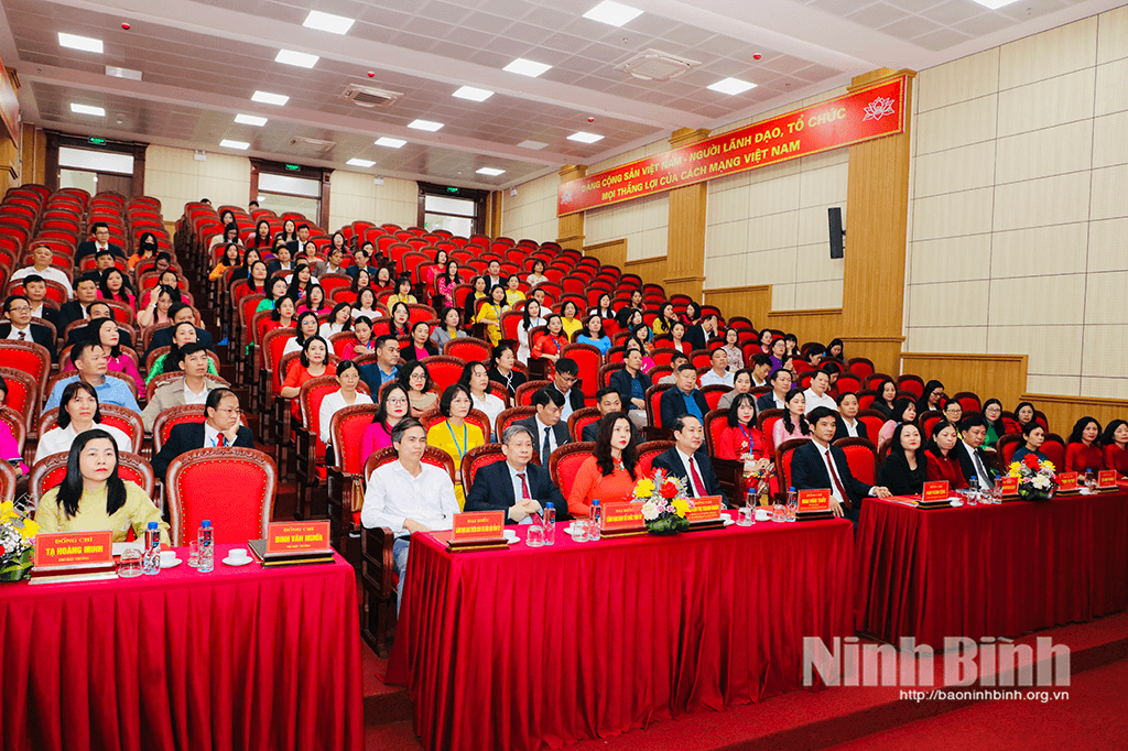 Các đại biểu dự hội nghị.