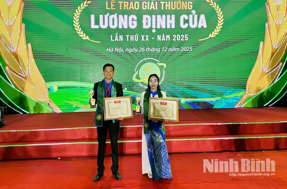 Chị Nguyễn Thị Thúy, Phó Giám đốc Công ty TNHH Cường Lã (xã Hải Thịnh) và anh Bùi Văn Doanh, Giám đốc Hợp tác xã Sản xuất và Dịch vụ nông nghiệp Sen Hồng 18 (xã Giao Phúc), hai thanh niên tiêu biểu của tỉnh Ninh Bình, vinh dự nhận Giải thưởng Lương Định Của lần thứ XX, năm 2025.