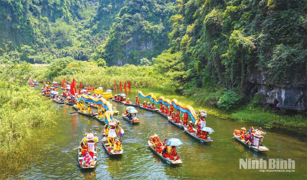 Lễ hội Tràng An được tổ chức hàng năm góp phần lan tỏa giá trị di sản nghìn năm.