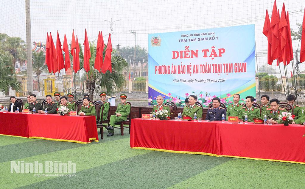 Các đại biểu dự chương trình diễn tập.