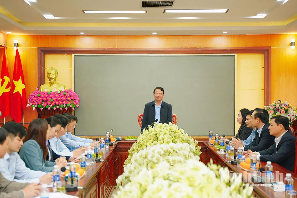 Các đại biểu dự buổi làm việc tại phường Lê Hồ.