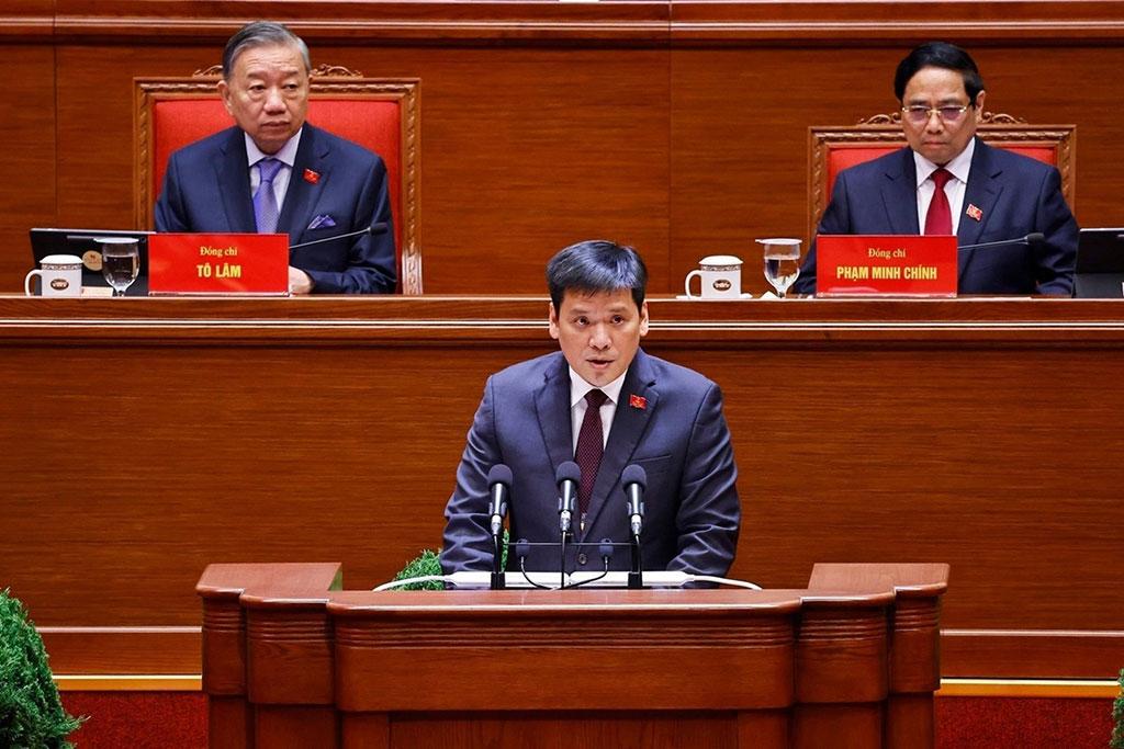 Phó Trưởng ban Tổ chức Trung ương Nguyễn Thanh Bình, trình bày tham luận.