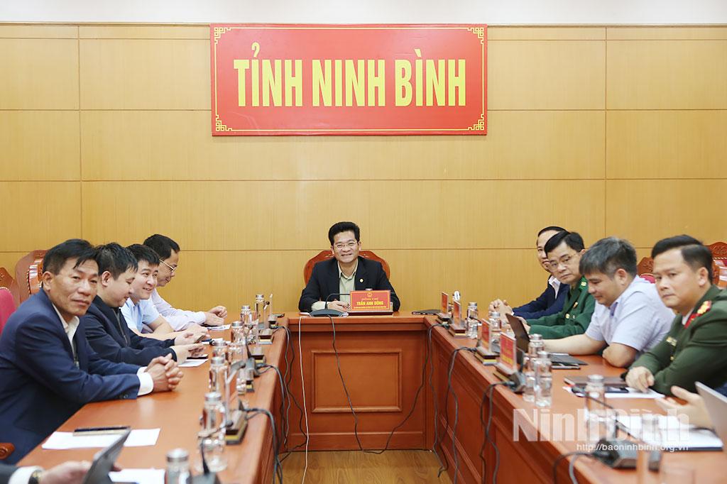 Đồng chí Trần Anh Dũng, Ủy viên Ban Thường vụ Tỉnh ủy, Phó Chủ tịch UBND tỉnh, Trưởng BCĐ IUU tỉnh tham dự hội nghị trực tuyến tại điểm cầu tỉnh Ninh Bình.