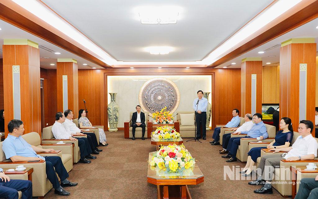 Quang cảnh buổi làm việc.