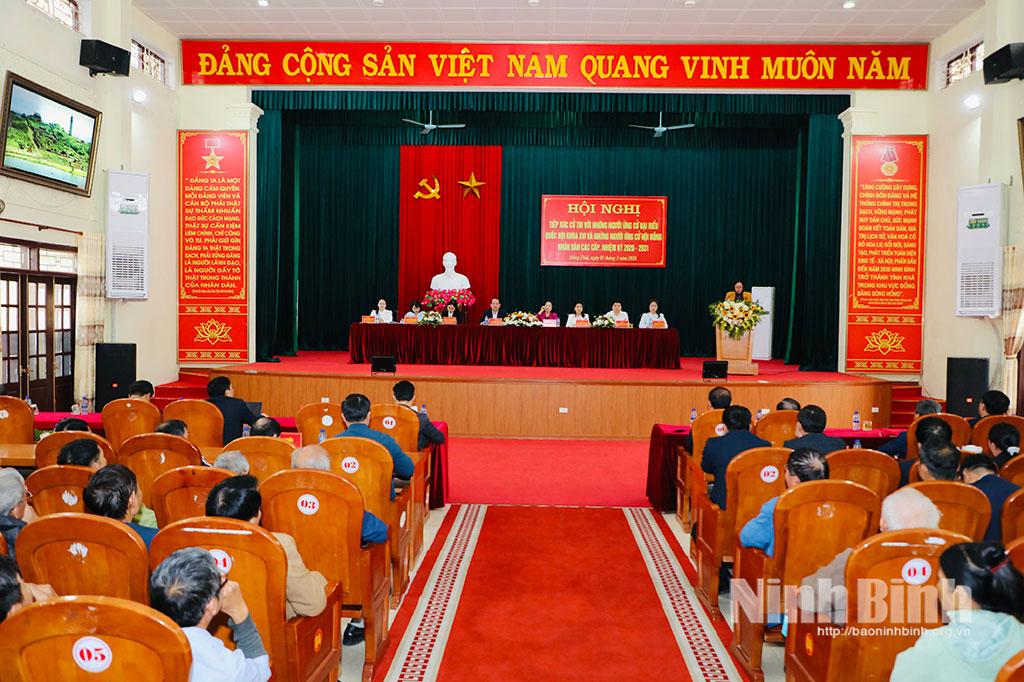 Quang cảnh hội nghị tiếp xúc cử tri xã Đồng Thái.