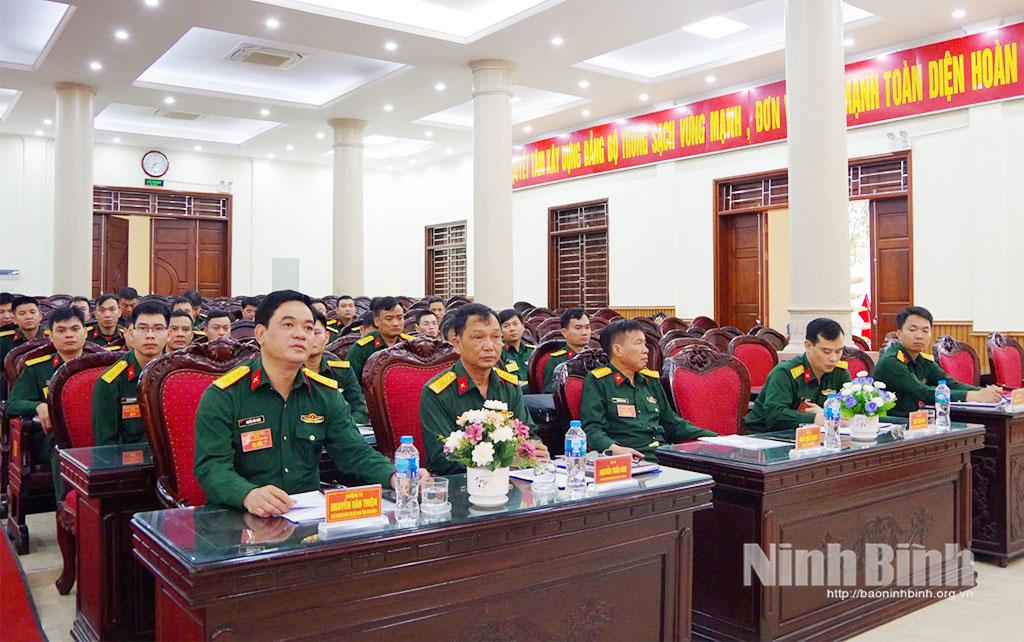 Các đại biểu dự lễ khai mạc.