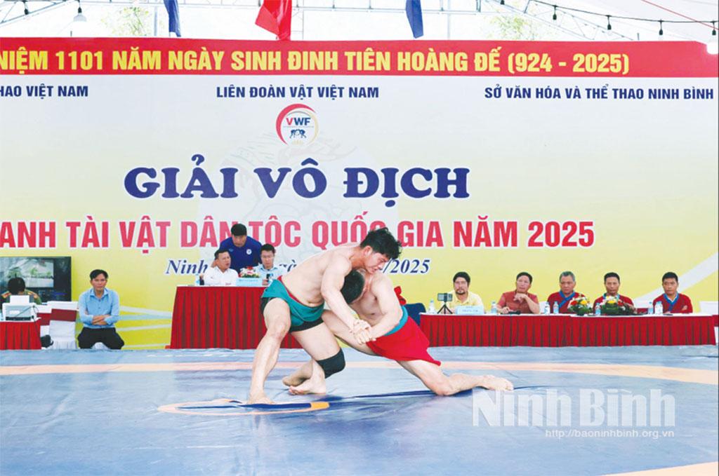 Vận động viên vật dân tộc thi đấu tại Giải vô địch anh tài vật dân tộc quốc gia năm 2025.