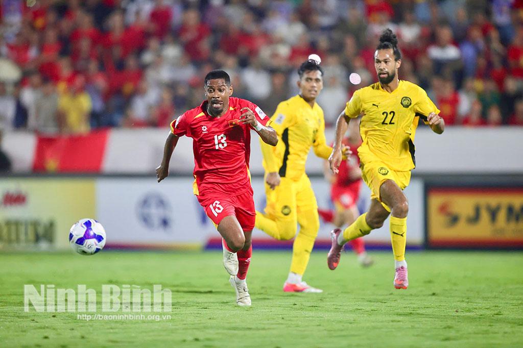 Tiền vệ Cao Pendant Quang Vinh là một trong những cầu thủ chơi ấn tượng của đội tuyển Việt Nam. Ảnh: Khánh Dũng