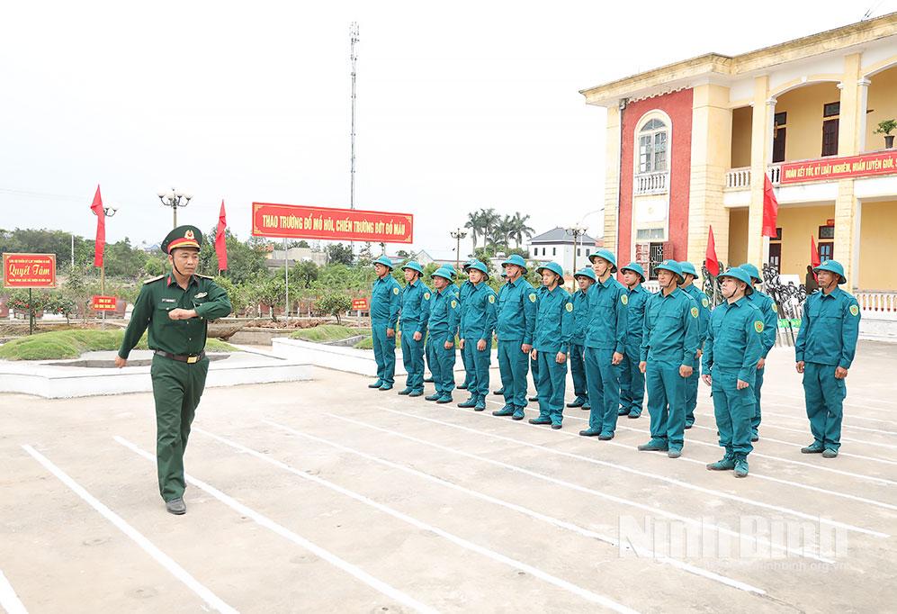 Huấn luyện dân quân tự vệ năm thứ nhất năm 2026 tại phường Vị Khê.