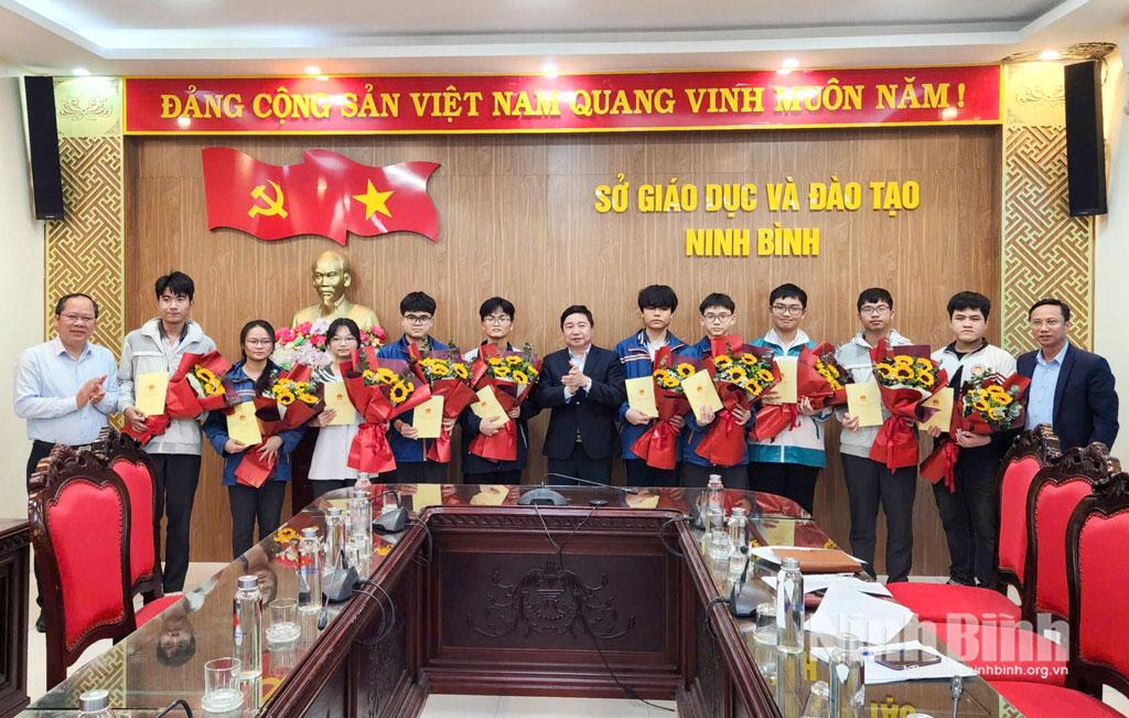 Lãnh đạo Sở Giáo dục và Đào tạo gặp mặt, động viên các thi sinh tham gia Kỳ thi chọn học sinh THPT vào đội tuyển Quốc gia dự thi Olympic khu vực và quốc tế năm 2026.