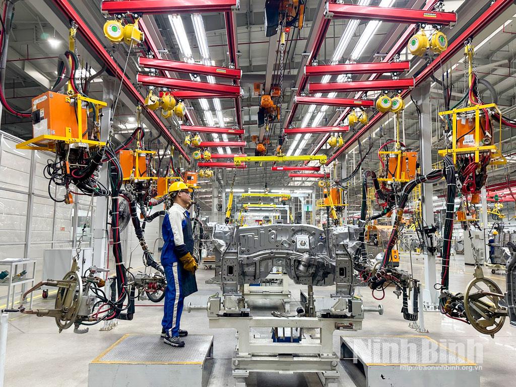 Dây chuyền sản xuất, lắp ráp ô tô của Nhà máy sản xuất ô tô Hyundai Thành Công (KCN Gián Khẩu).