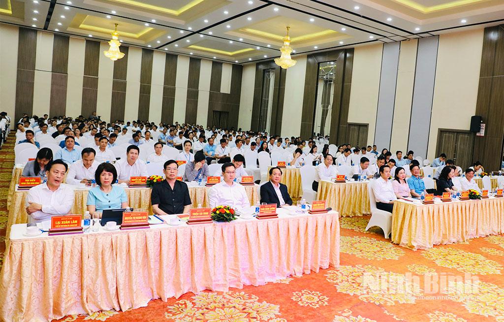 Các đại biểu dự hội nghị.