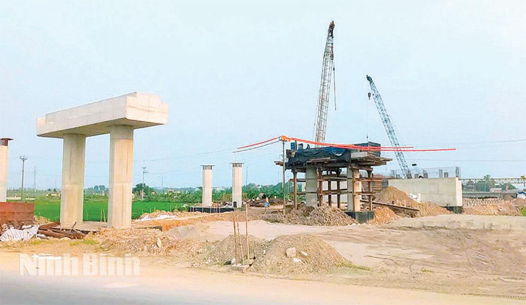 Xây dựng cầu vượt trên tuyến đường Thanh Liêm - Cao Bồ (Trục T4) tại địa bàn xã Thanh Liêm.