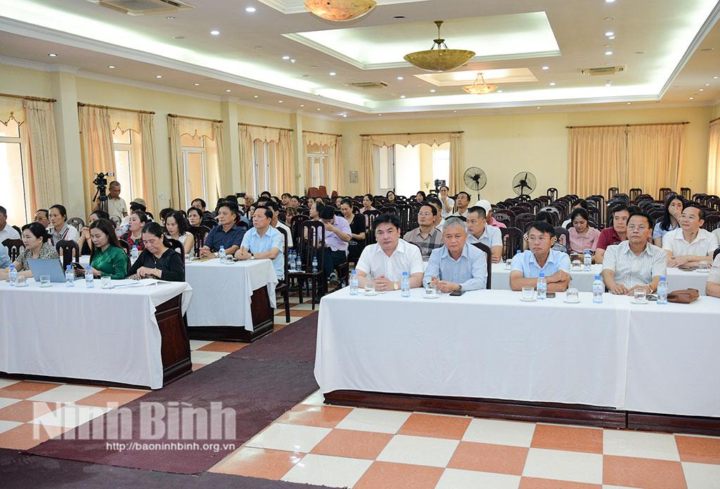 Các đại biểu dự hội nghị.