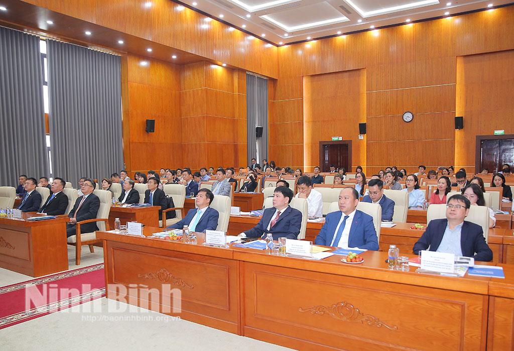 Các đại biểu dự tọa đàm.