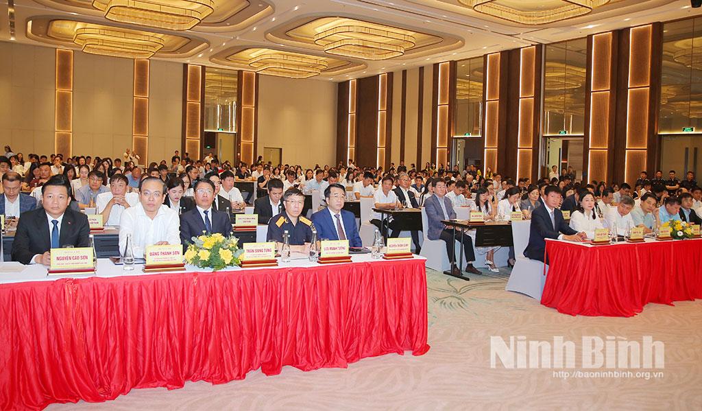 Các đại biểu dự hội nghị.