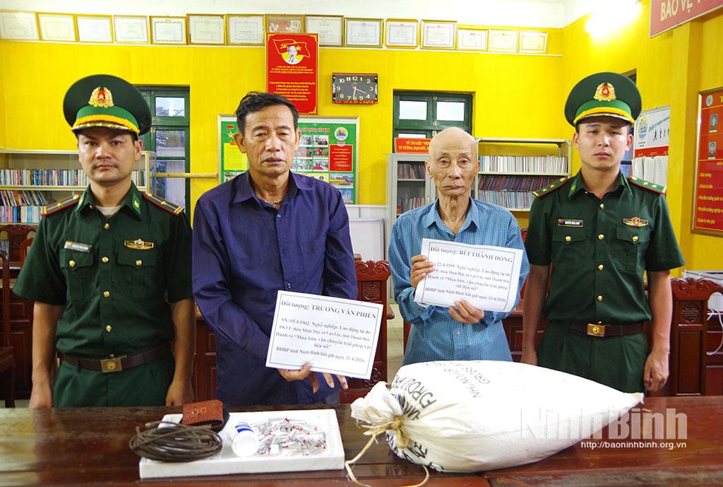 Hai đối tượng cùng tang vật phạm tội.