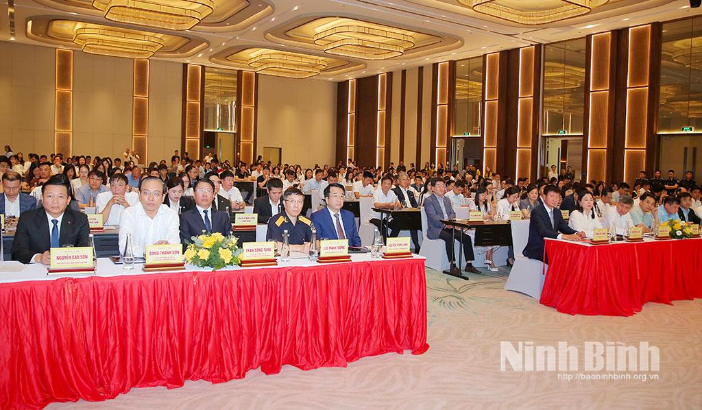 Các đại biểu dự hội nghị.