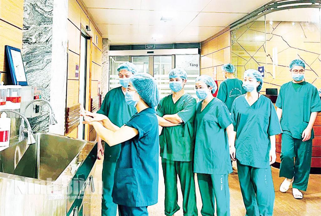 Quy trình vệ sinh tay ngoại khoa để kiểm soát nhiễm khuẩn trong phẫu thuật tại Bệnh viện Đa khoa Nam Định.