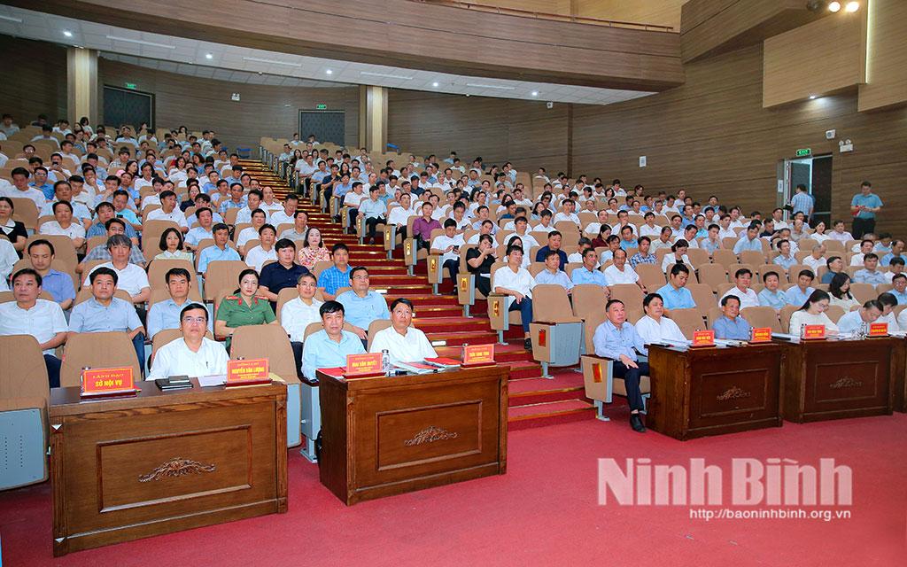 Các đại biểu dự hội nghị.