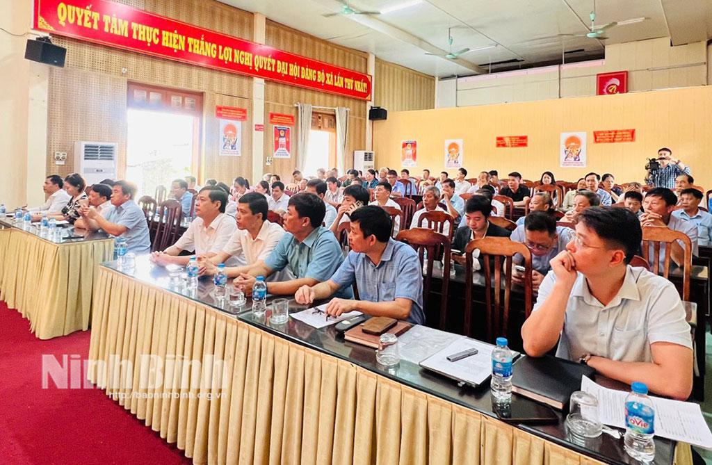 Các đại biểu dự Hội nghị công bố Quy hoạch phân khu tỷ lệ 1/2000 Khu Công nghệ cao Hà Nam do Ban Quản lý Khu Đại học Nam Cao và Khu Công nghệ cao tổ chức tại xã Trần Thương.
