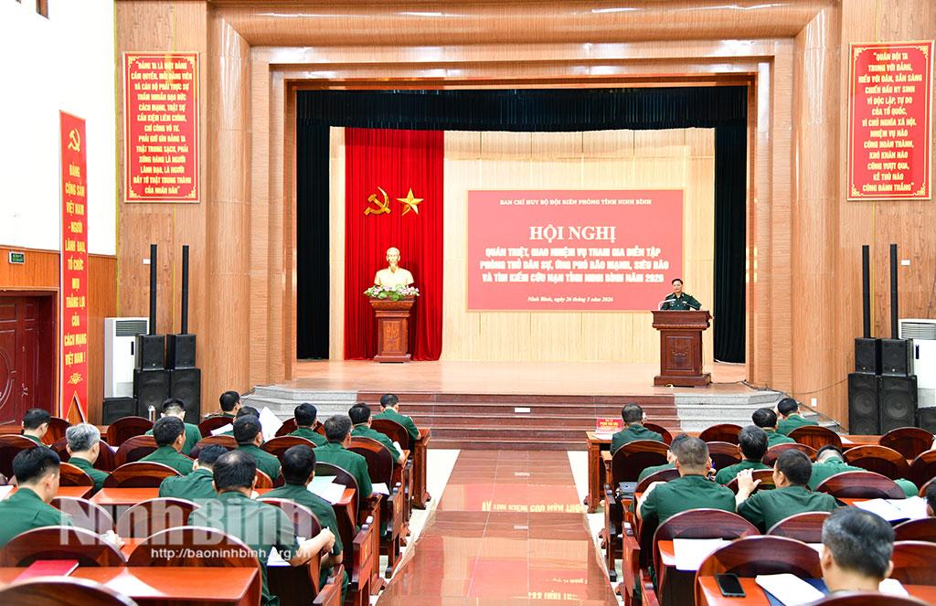 Toàn cảnh Hội nghị quán triệt, giao nhiệm vụ tham gia diễn tập phòng thủ dân sự ứng phó bão mạnh, siêu bão và tìm kiếm cứu nạn tỉnh Ninh Bình năm 2026.
