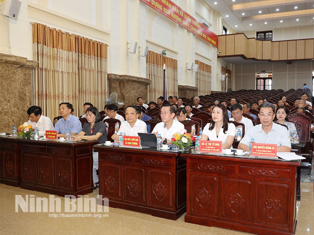 Các đại biểu dự hội nghị tiếp xúc cử tri tại xã Xuân Trường. Ảnh: Văn Huỳnh