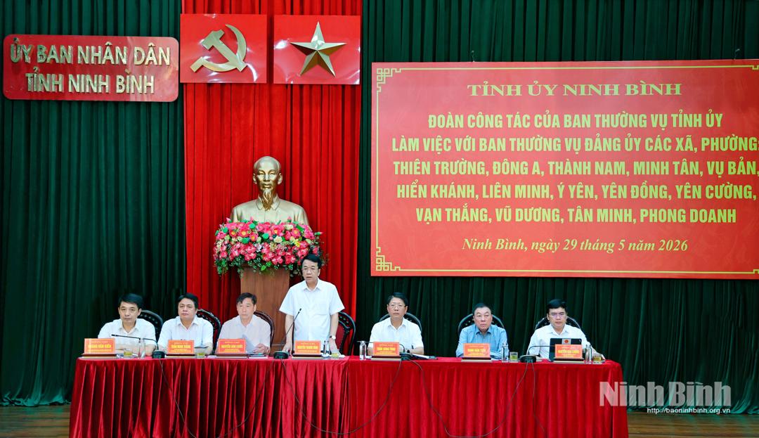 Đồng chí Nguyễn Thanh Bình, Phó Bí thư Tỉnh ủy, Chủ tịch Ủy ban nhân dân tỉnh chủ trì Hội nghị .