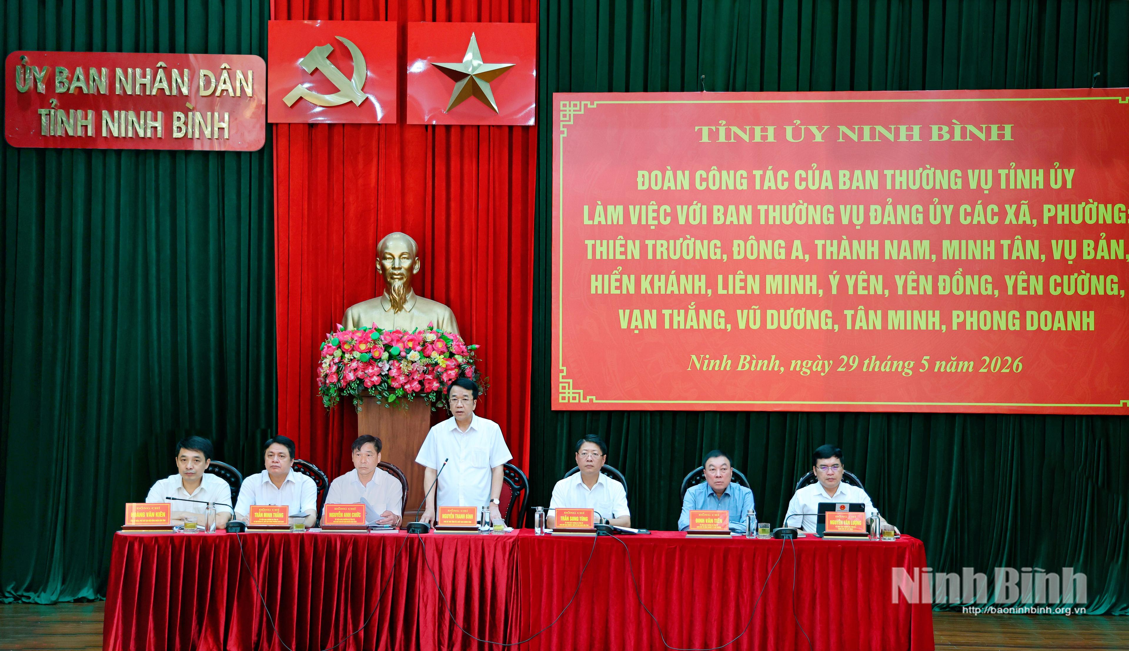Đồng chí Nguyễn Thanh Bình, Phó Bí thư Tỉnh ủy, Chủ tịch Ủy ban nhân dân tỉnh chủ trì Hội nghị .