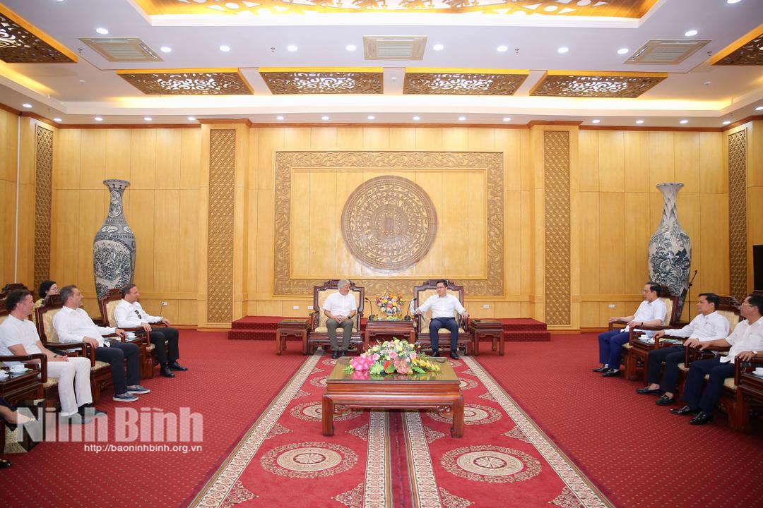 Quang cảnh buổi tiếp xã giao.