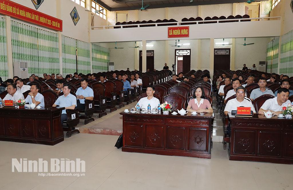 Các đại biểu dự hội nghị tiếp xúc cử tri tại xã Nghĩa Hưng. Ảnh: Văn Huỳnh