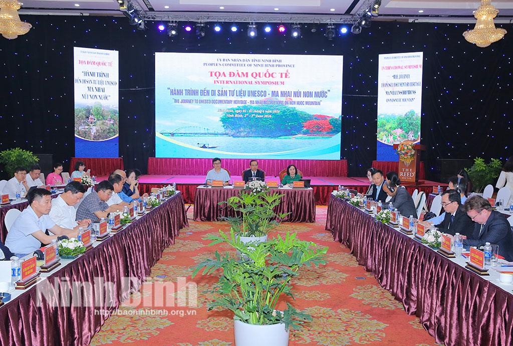 Quang cảnh buổi toạ đàm.