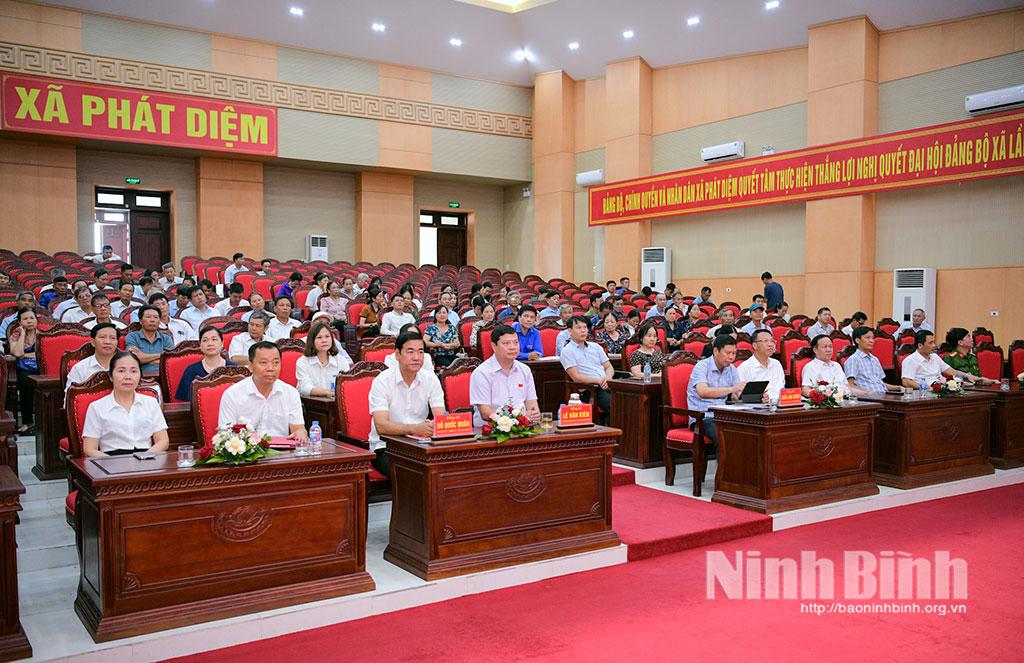 Các đại biểu dự lễ ra quân.