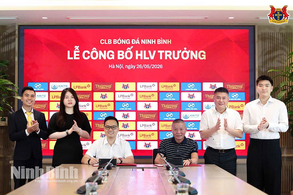 Ông Chu Đình Nghiêm là HLV trưởng của CLB Bóng đá Ninh Bình với bản hợp đồng có giá trị 3 năm.