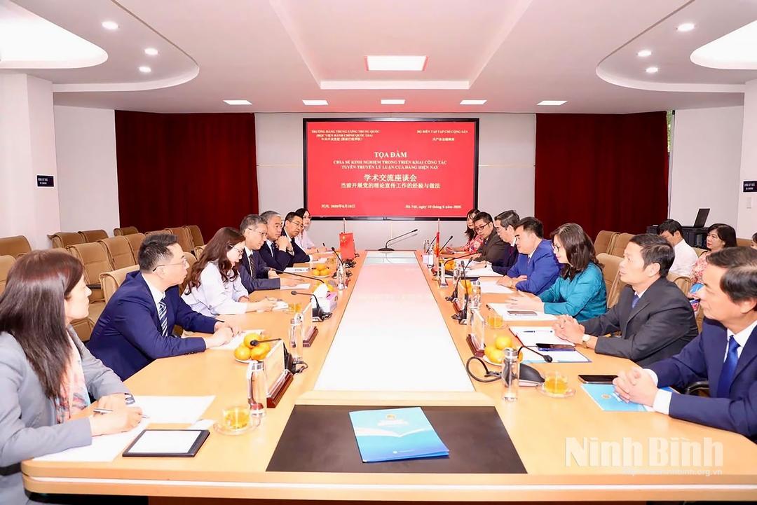 Bộ Biên tập Tạp chí Cộng sản có buổi tọa đàm với đoàn công tác của Trường Đảng Trung ương Đảng Cộng sản Trung Quốc về công tác nghiên cứu, tuyên truyền giảng dạy lý luận trong tình hình mới.