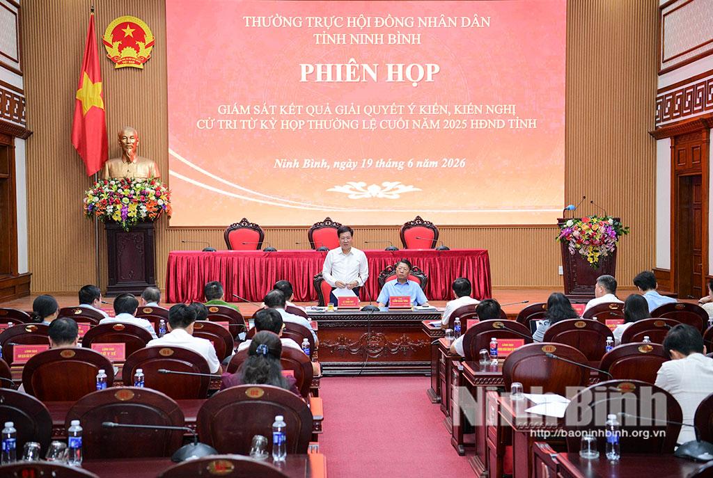 Quang cảnh phiên họp.