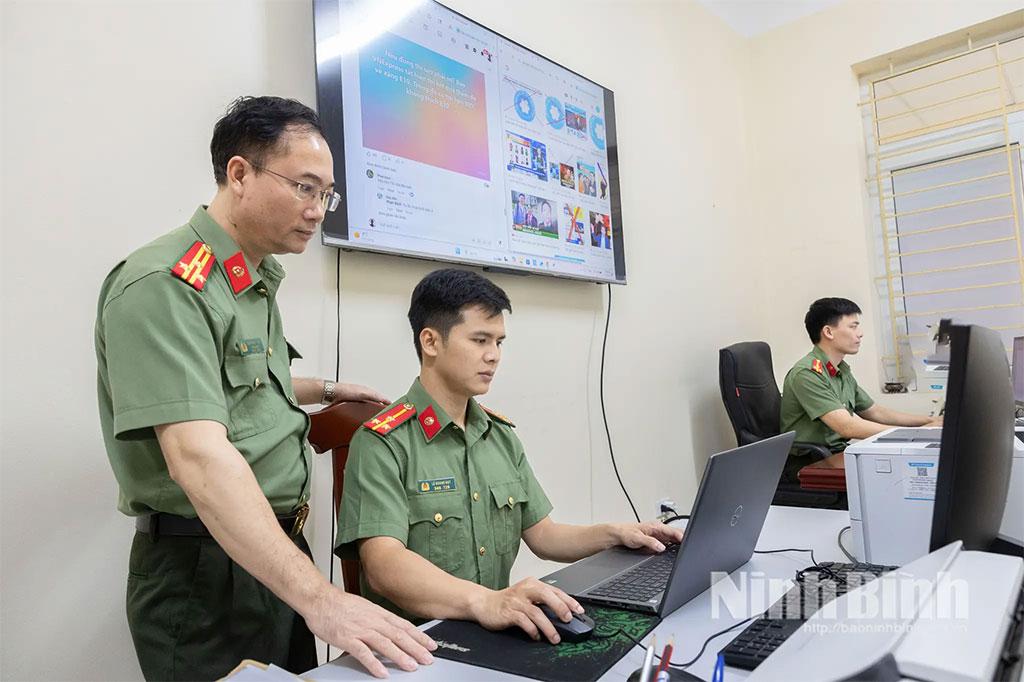 Lực lượng Công an kịp thời phát hiện và áp dụng các biện pháp kỹ thuật nghiệp vụ nhằm ngăn chặn, hạn chế sự lan truyền của thông tin sai lệch. Ảnh: Viết Dư