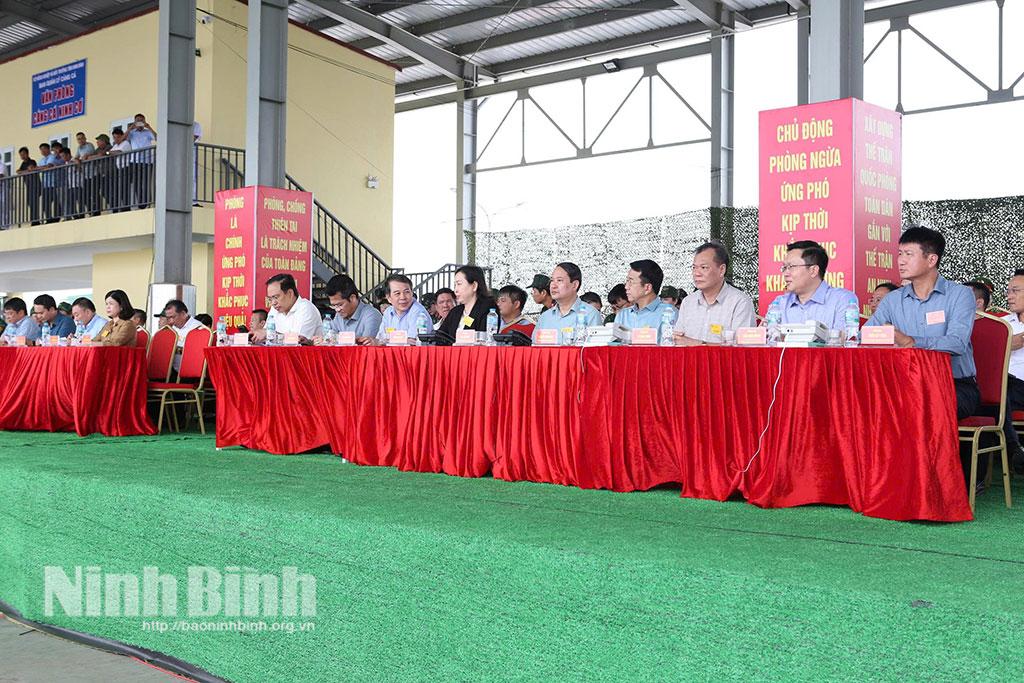 Các đại biểu dự buổi diễn tập thử.